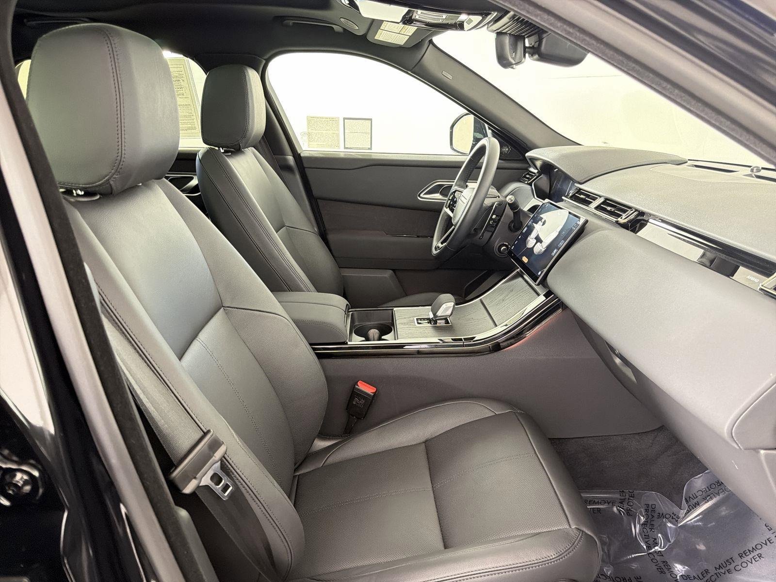 Certified 2025 Land Rover Range Rover Velar Dynamic SE image 32