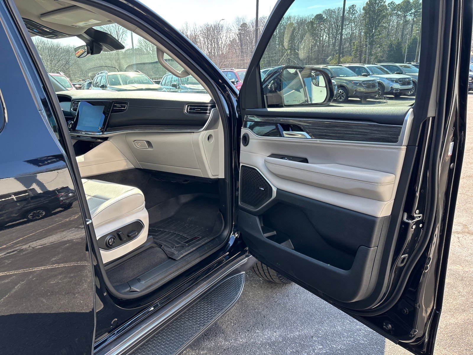 Used 2022 Jeep Wagoneer Series III w/ Flexible Seating Group image 51