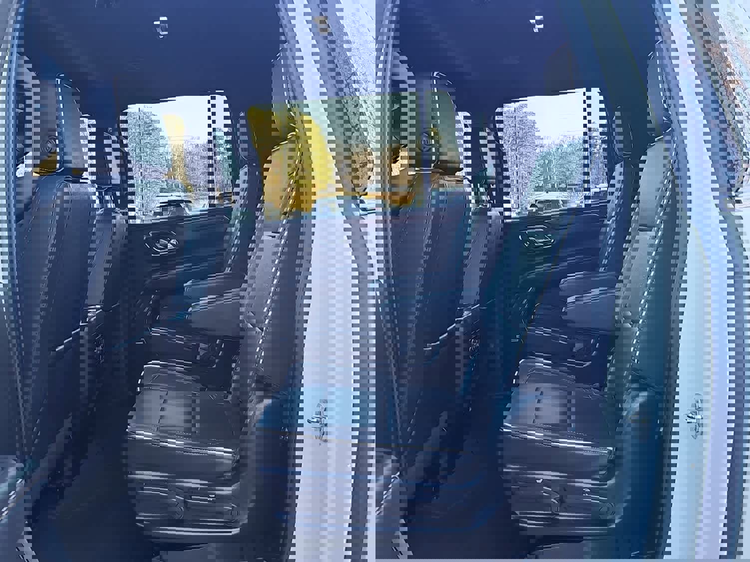 Used 2023 Chevrolet Suburban Premier image 31