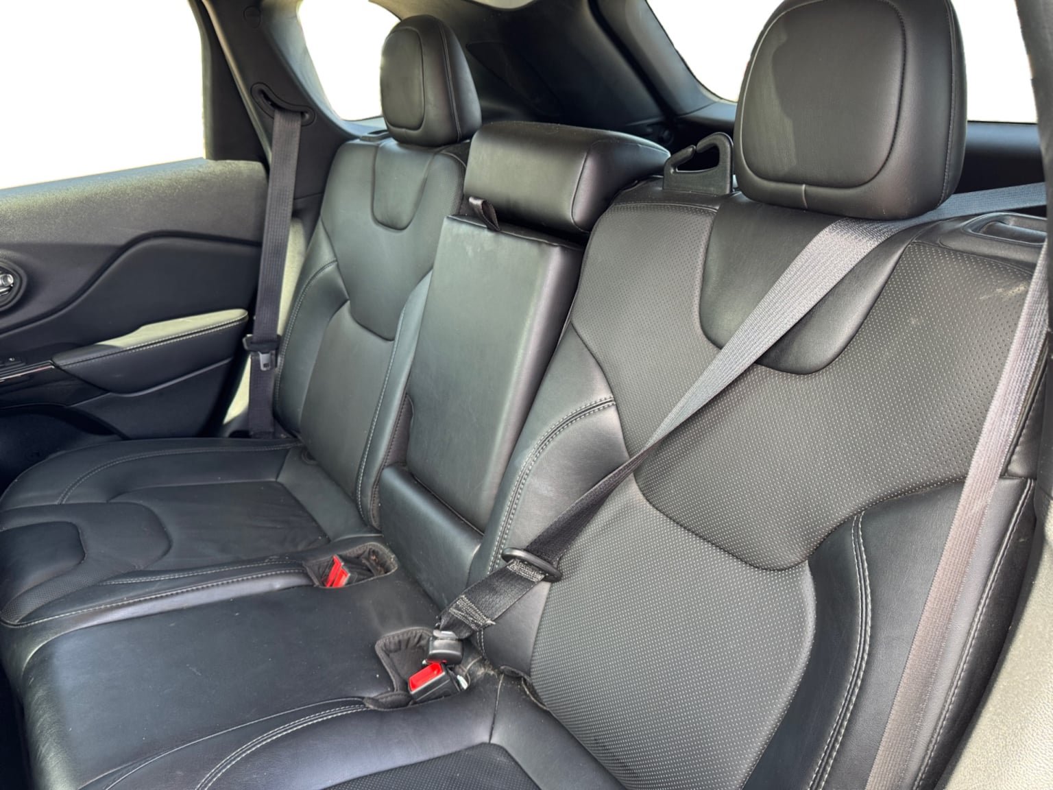Used 2023 Jeep Cherokee Altitude Lux AWD/4WD image 16