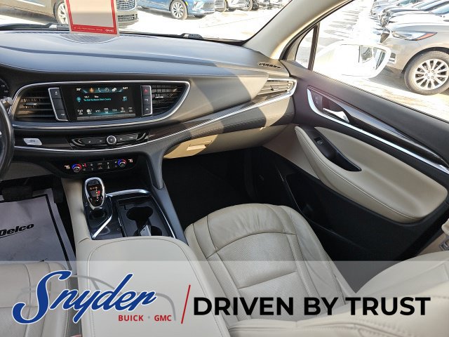 Used 2018 Buick Enclave Premium w/ Experience Buick Package FWD image 32