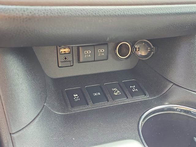 Used 2017 Toyota Highlander Plus AWD/4WD image 27