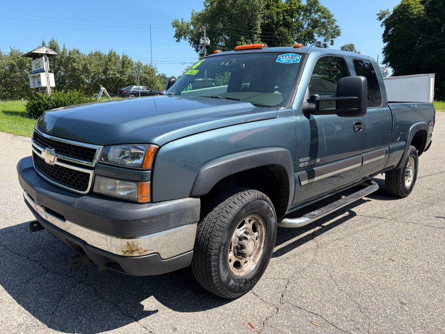 Used 2006 Chevrolet Silverado 2500 LT w/ Heavy-Duty Power Package AWD/4WD image 1