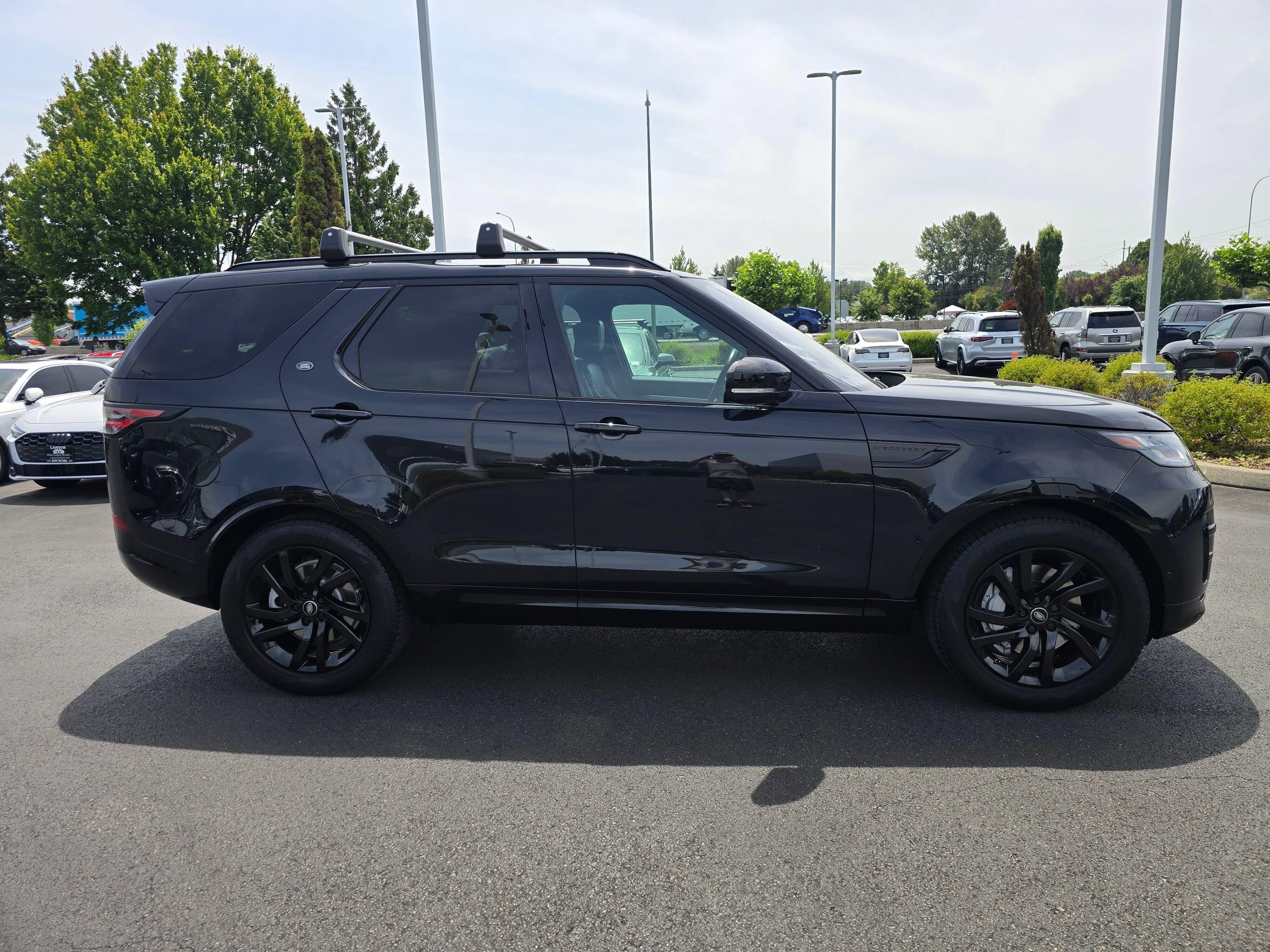 Used 2020 Land Rover Discovery Landmark AWD/4WD image 6