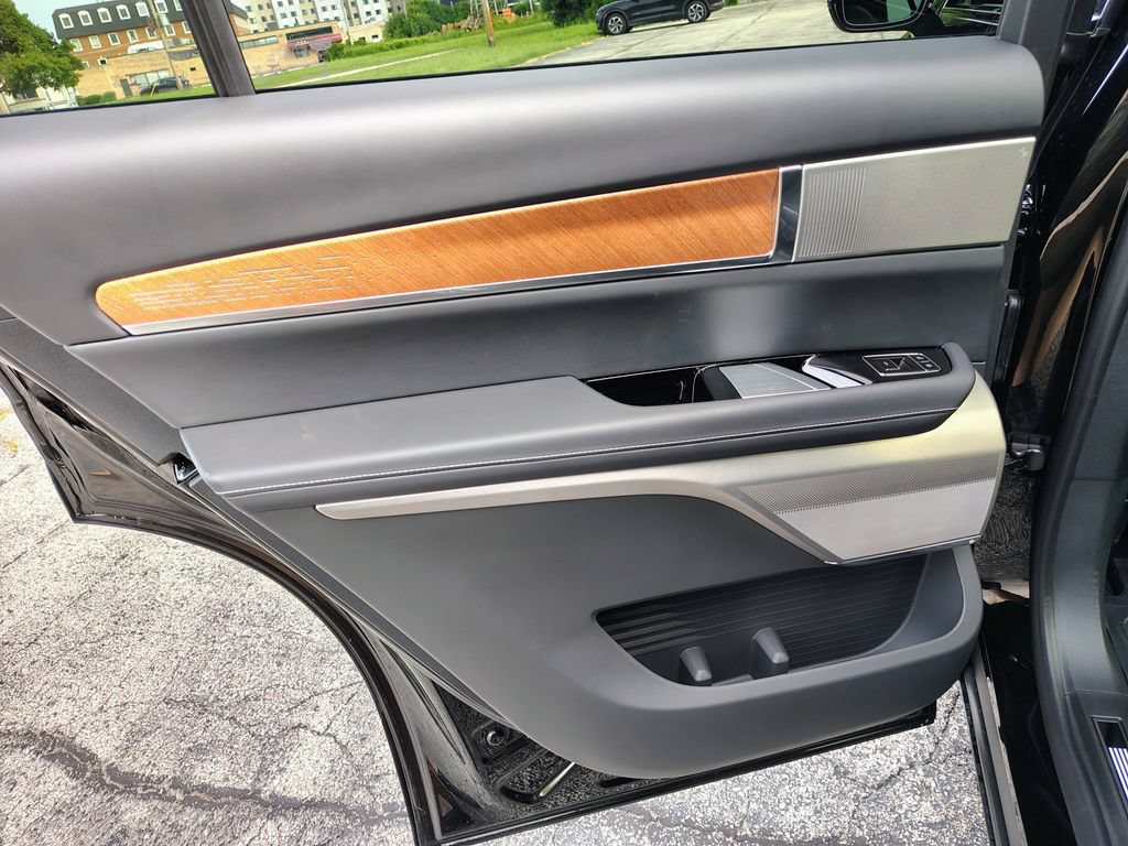 New 2027 Cadillac Vistiq Premium Luxury w/ LPO, Floor Liner Package AWD/4WD image 32