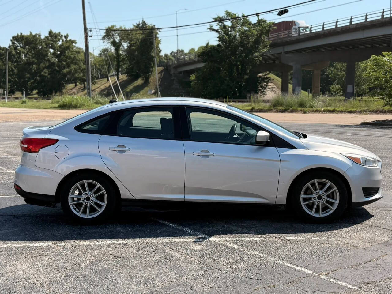 Used 2018 Ford Focus SE FWD image 6