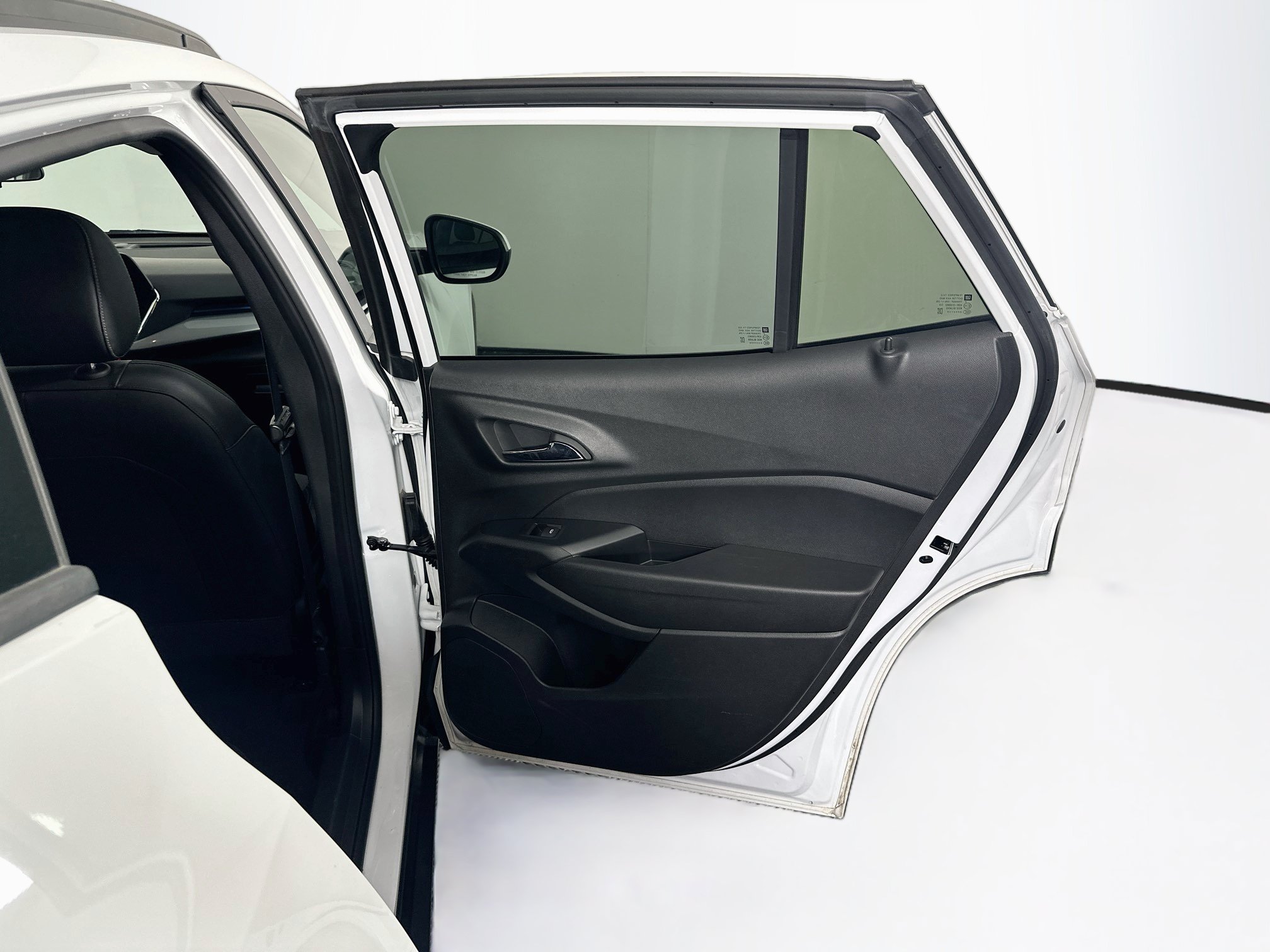 Used 2025 Chevrolet Trax LT FWD image 30