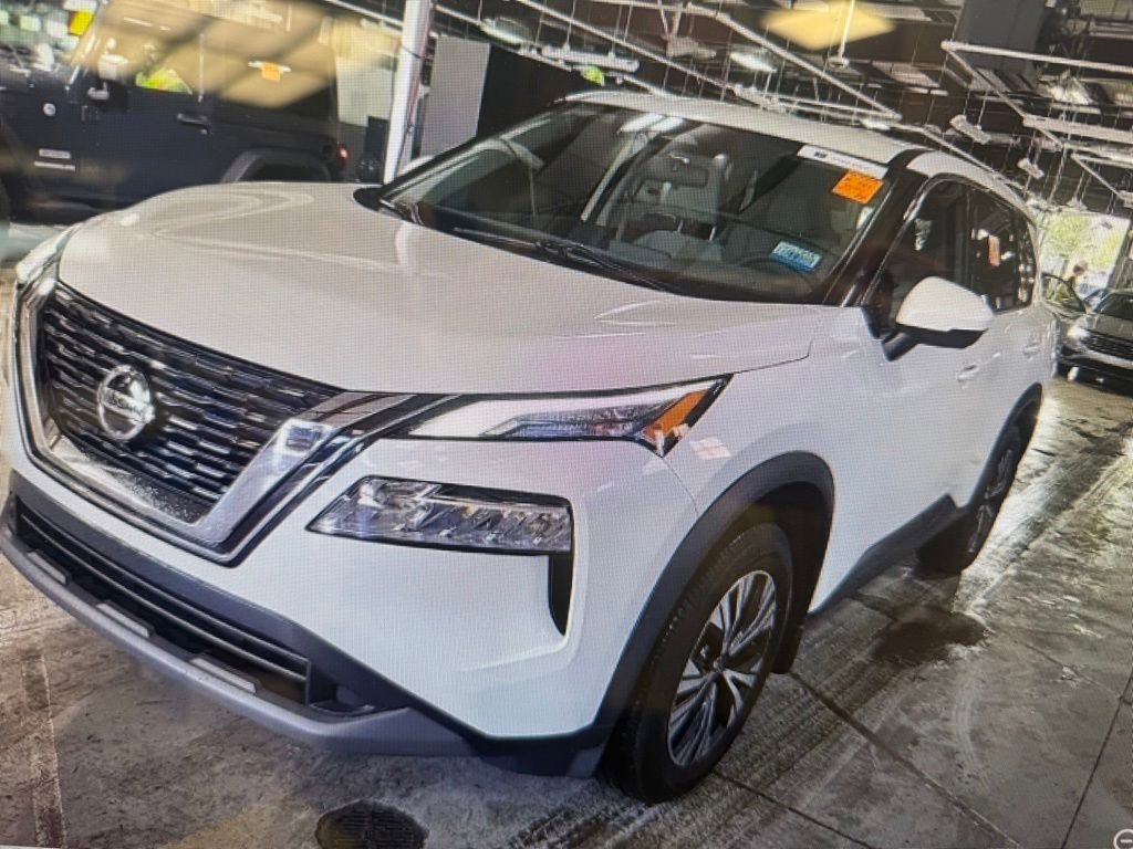 Used 2021 Nissan Rogue SV FWD image 1