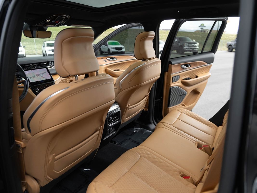 Used 2023 Jeep Grand Cherokee Summit image 15