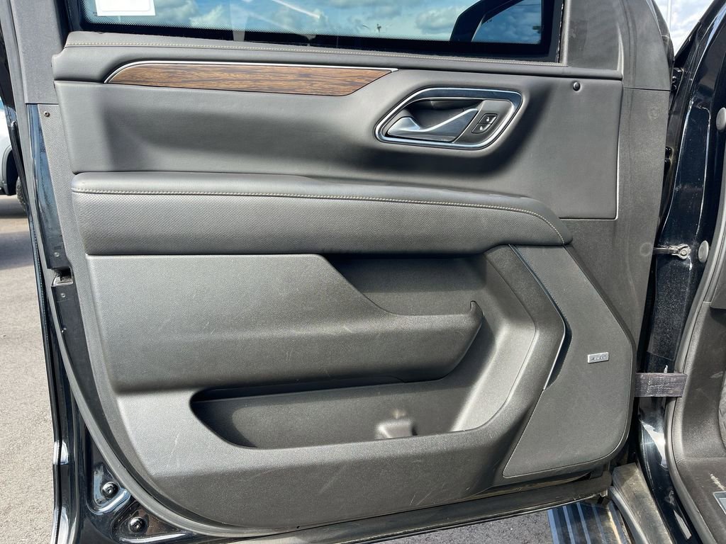 Used 2021 Chevrolet Suburban Premier w/ Premium Package image 29
