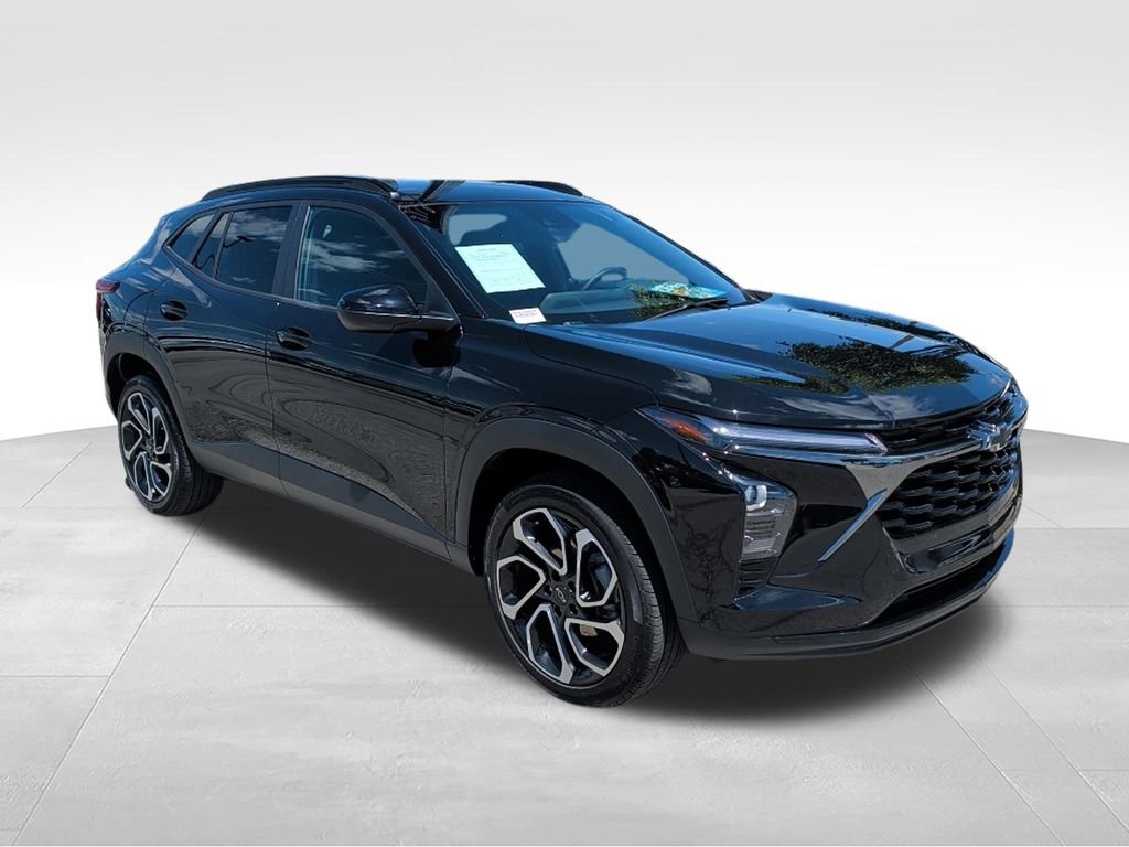 Used 2025 Chevrolet Trax RS FWD image 3