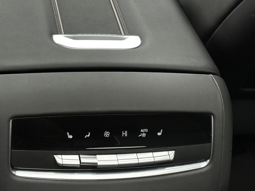 Used 2025 Cadillac Escalade Premium Luxury image 29