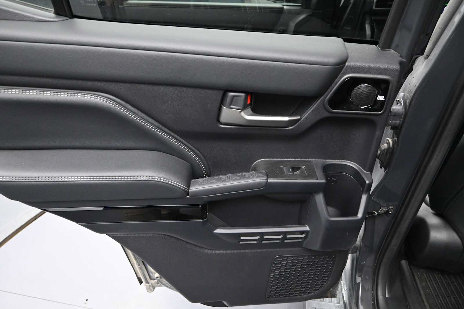 Used 2025 Toyota 4Runner Limited AWD/4WD image 25