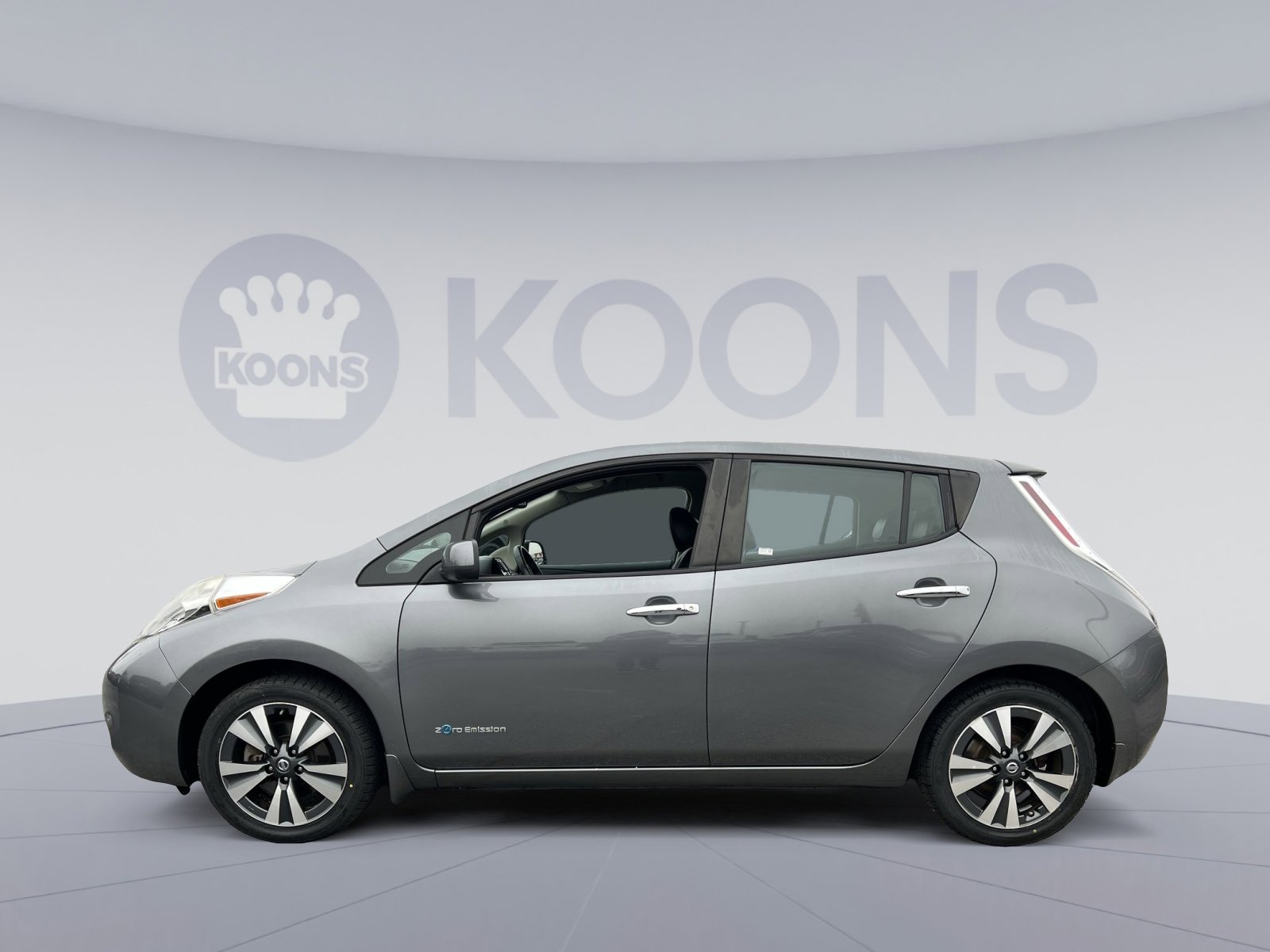 Used 2016 Nissan Leaf SL w/ Premium Package image 2