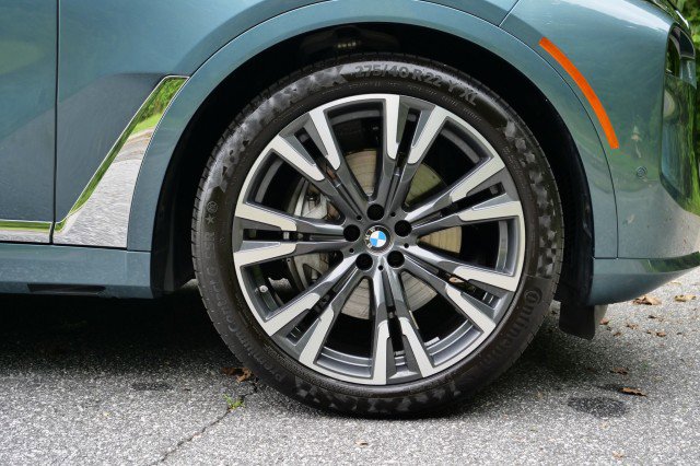 Used 2024 BMW X7 xDrive40i w/ Premium Package image 61