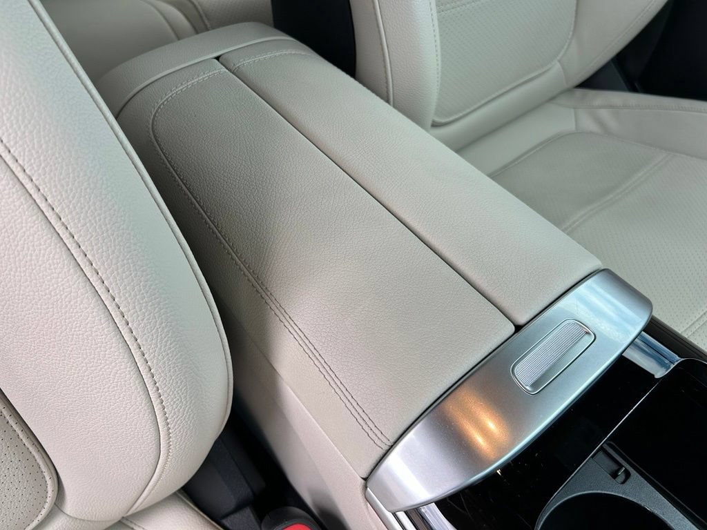 Used 2024 Mercedes-Benz C 300 Sedan image 39