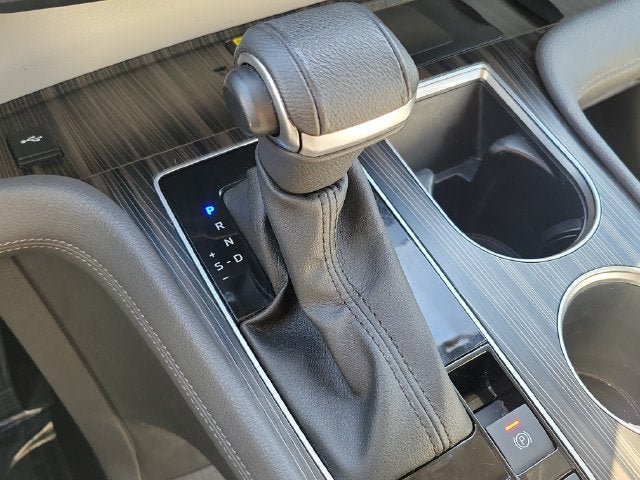 Used 2023 Toyota Sienna Limited FWD image 38