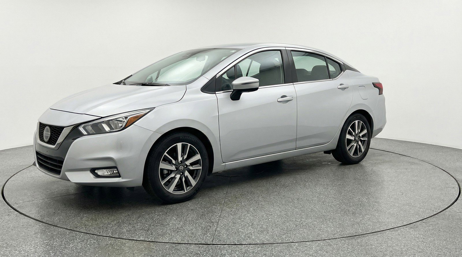 Used 2025 Nissan Versa SV FWD image 3