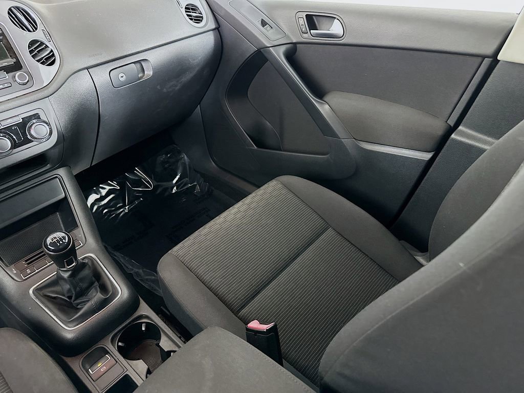 Used 2012 Volkswagen Tiguan S image 26