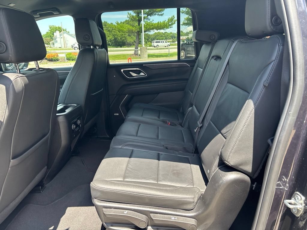 Used 2024 Chevrolet Suburban LT AWD/4WD image 36