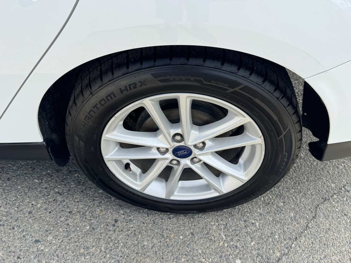 Used 2017 Ford Focus SE FWD image 36