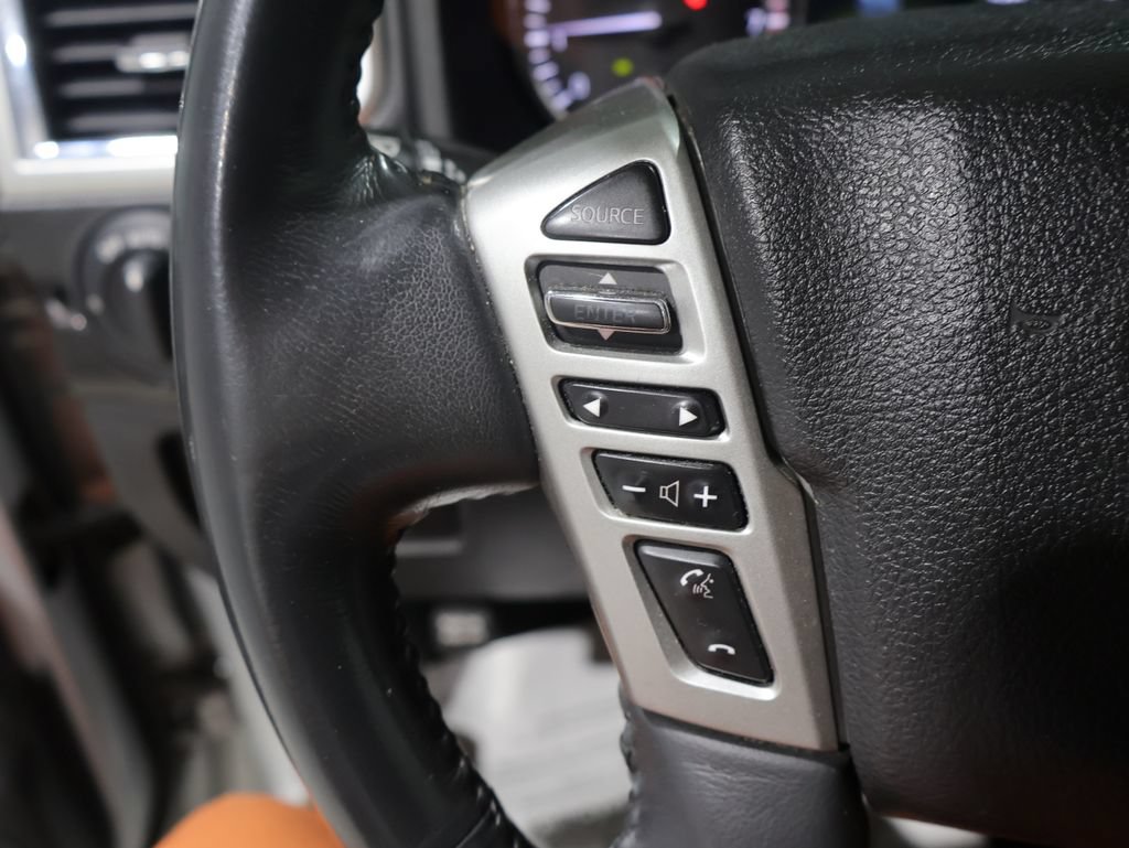 Used 2017 Nissan Titan SV AWD/4WD image 34