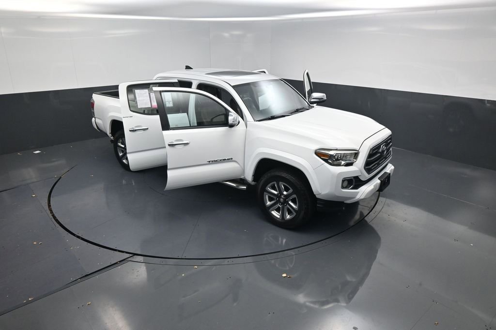 Used 2017 Toyota Tacoma Limited image 21
