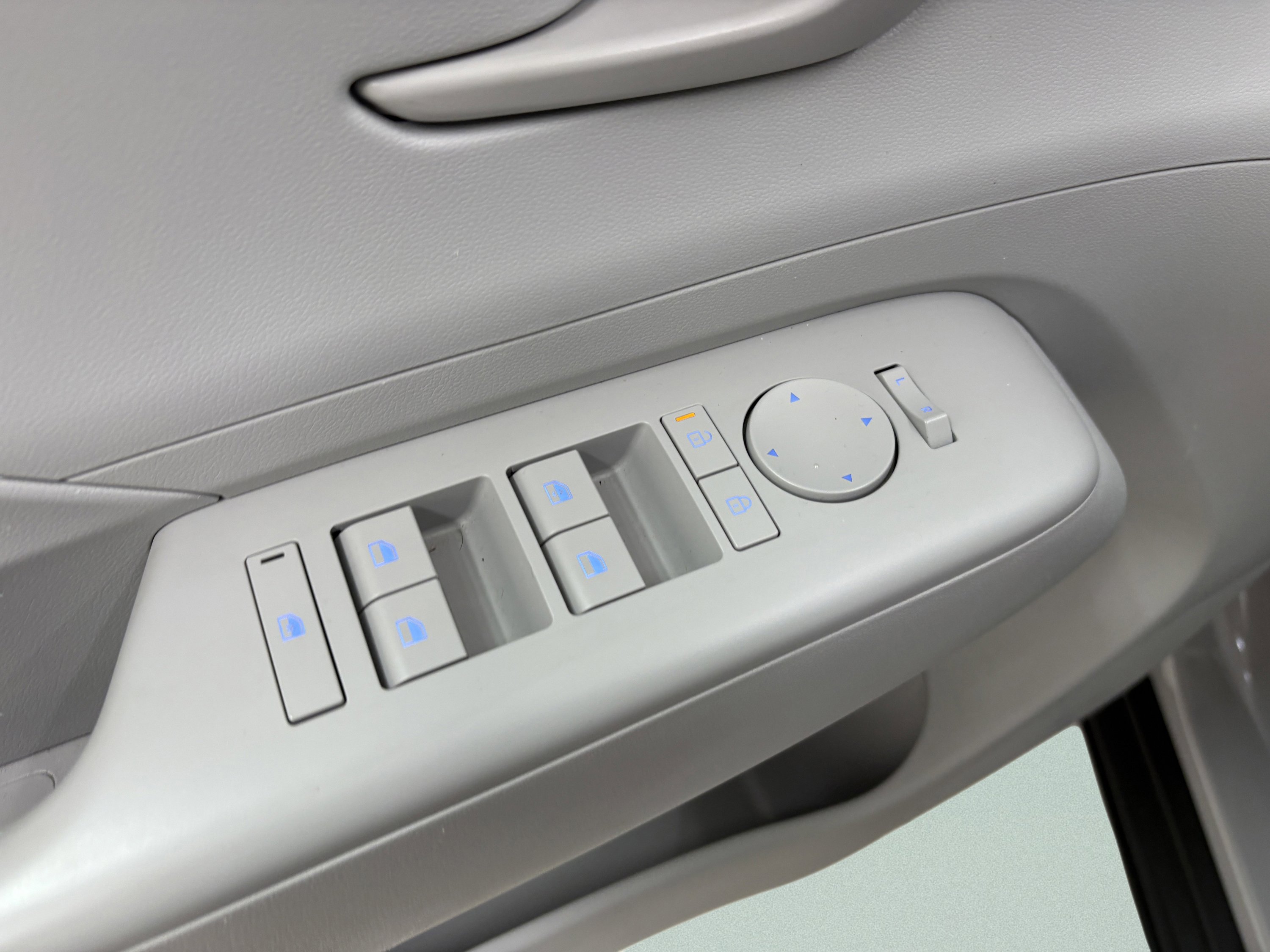 Used 2025 Hyundai Kona SEL image 26