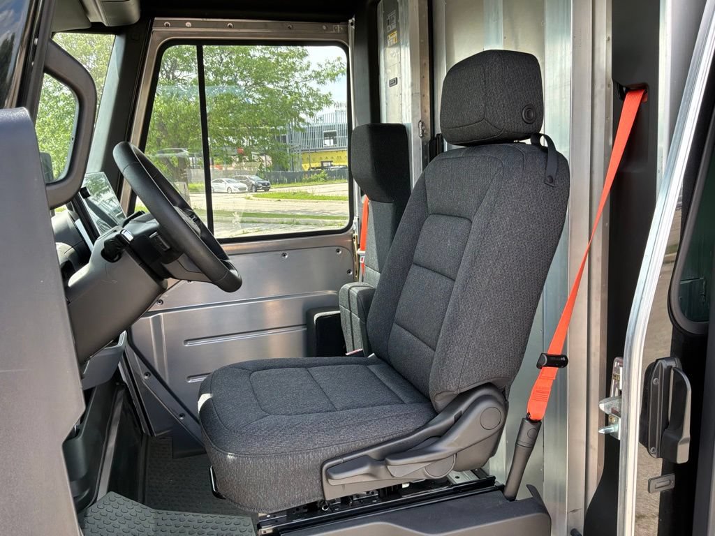 Used 2024 Chevrolet Brightdrop 600 w/ Commercial Equipment Package AWD/4WD image 9