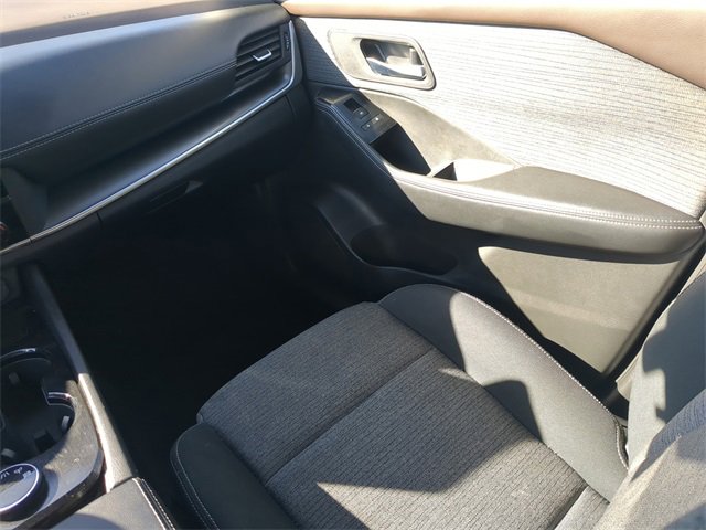 Used 2023 Nissan Rogue SV image 18