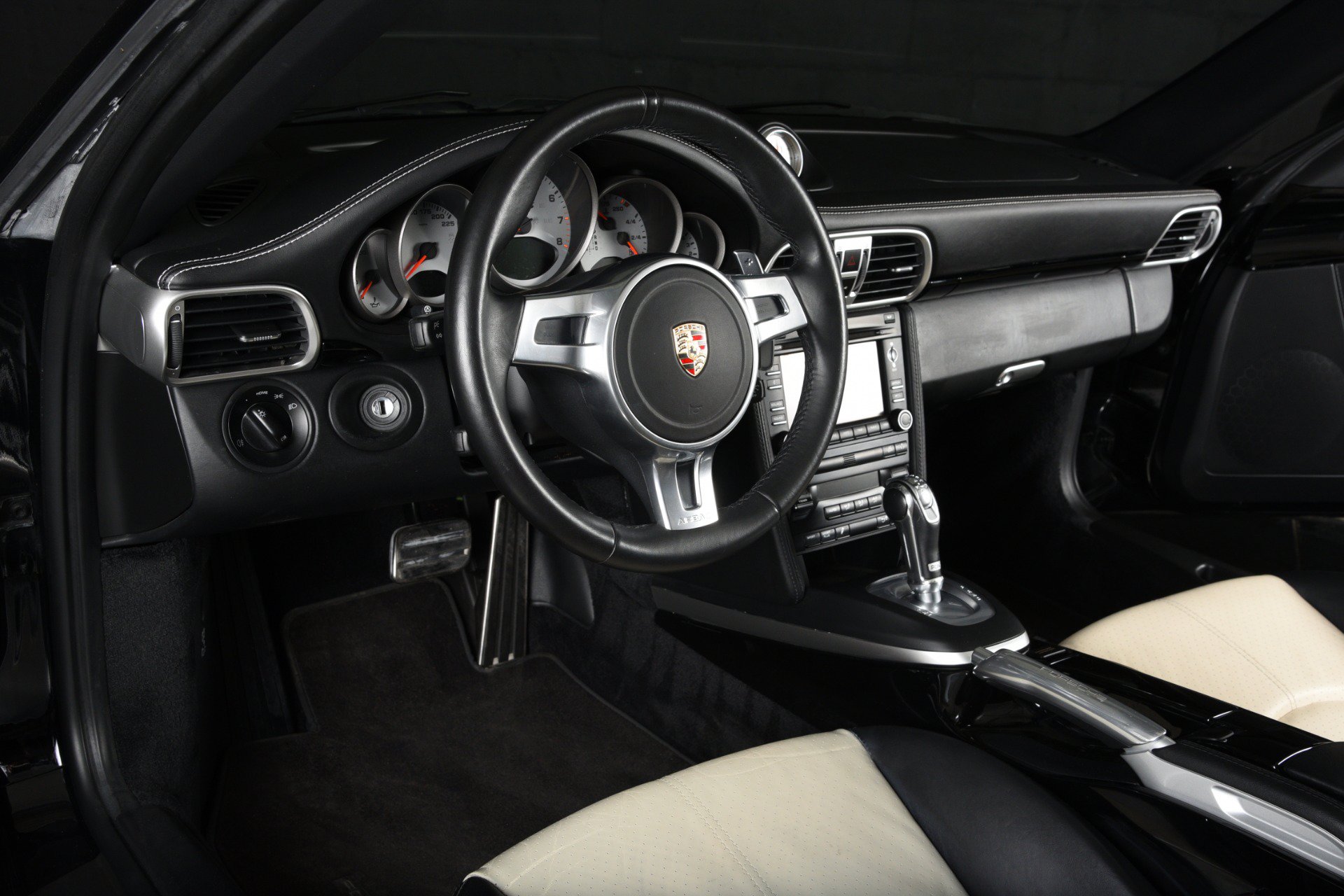 Used 2011 Porsche 911 Turbo S AWD/4WD image 19