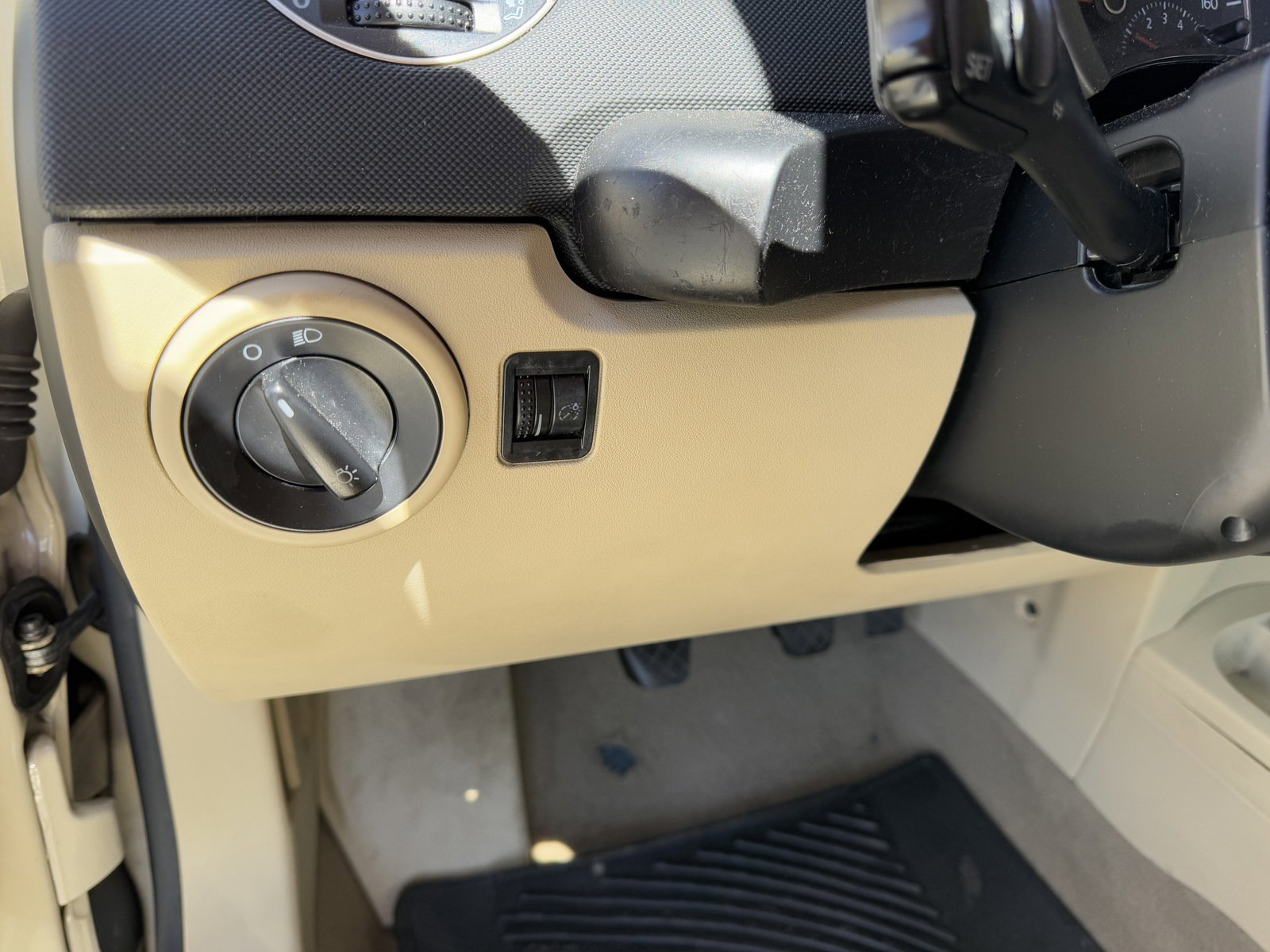 Used 2008 Volkswagen Beetle S image 28