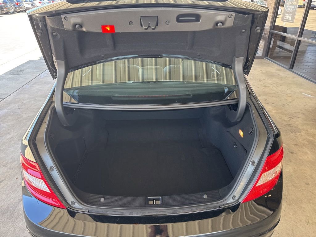 Used 2010 Mercedes-Benz C 300 Sedan image 8