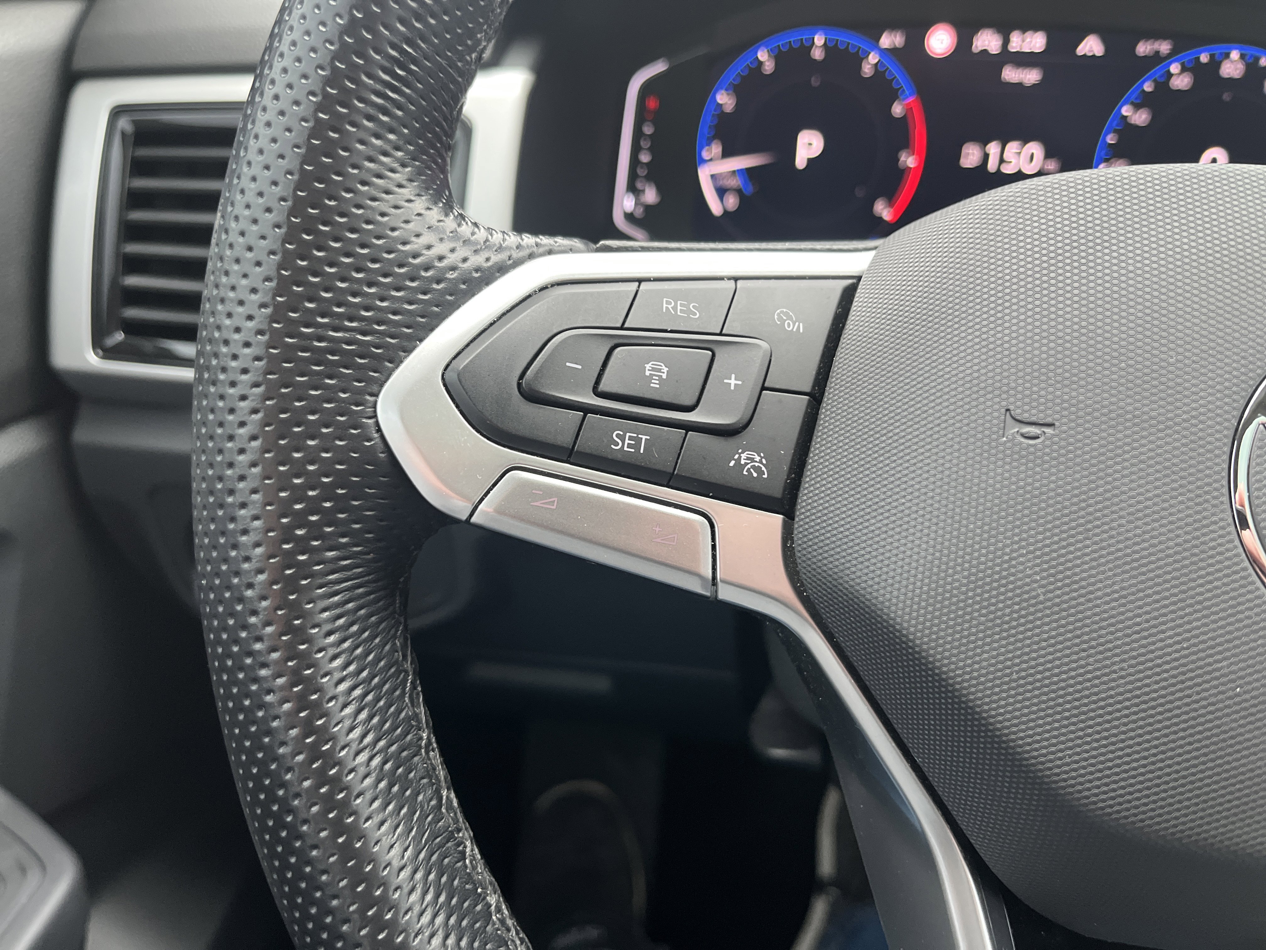 Used 2021 Volkswagen Atlas SEL Premium image 23