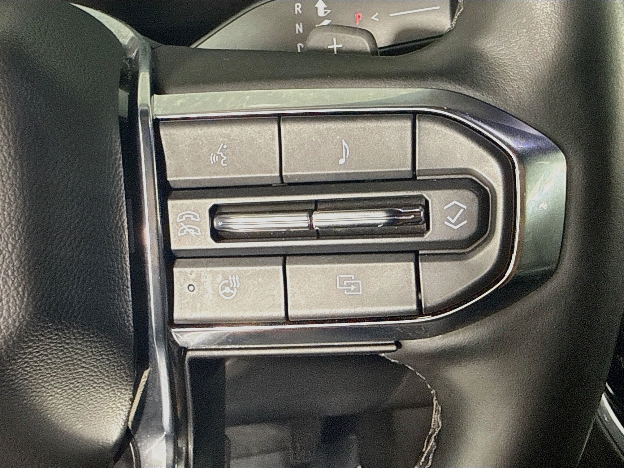 Used 2025 GMC Yukon Denali RWD image 15