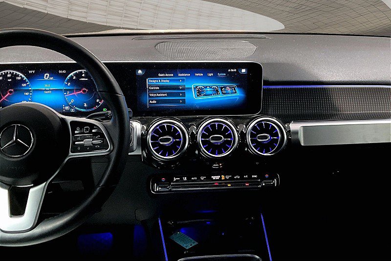 Used 2021 Mercedes-Benz GLB 250 w/ Premium Package image 5