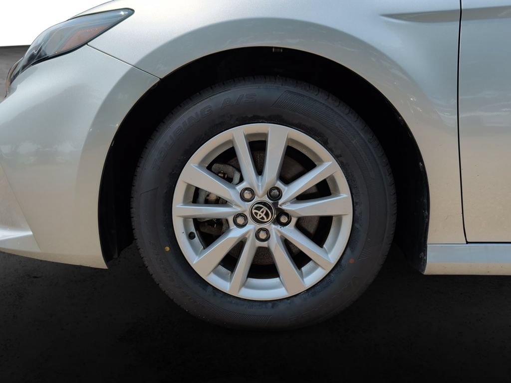Used 2026 Toyota Camry LE FWD image 9