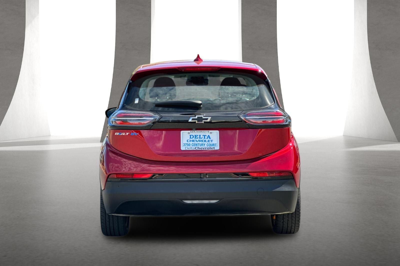 Used 2023 Chevrolet Bolt LT w/ Infotainment Package FWD image 5