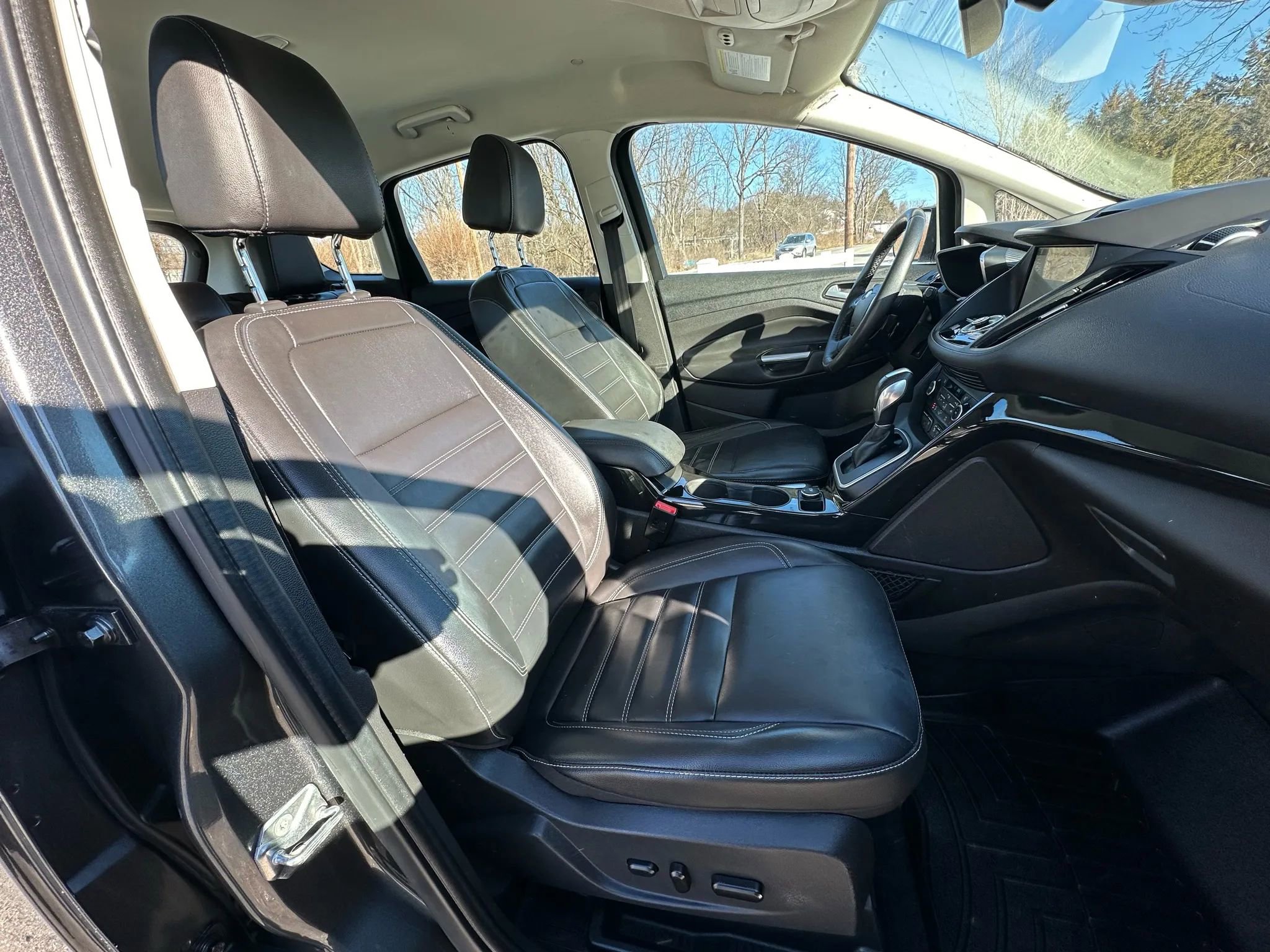 Used 2017 Ford C-MAX Energi Titanium w/ Equipment Group 501A image 15