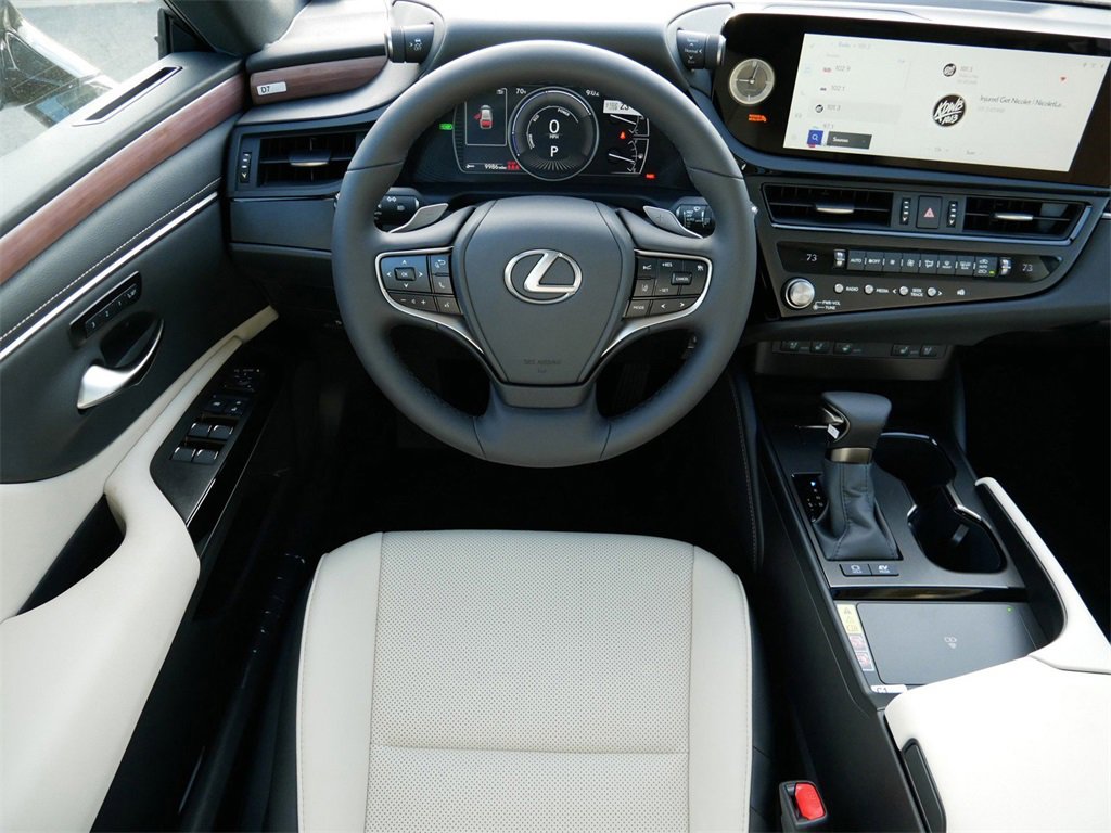 New 2025 Lexus ES 300h w/ Premium Package image 11
