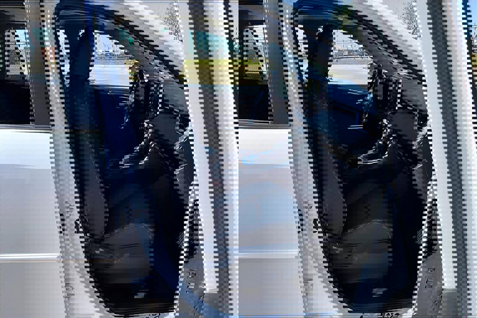 Used 2025 Toyota RAV4 XLE Premium image 9