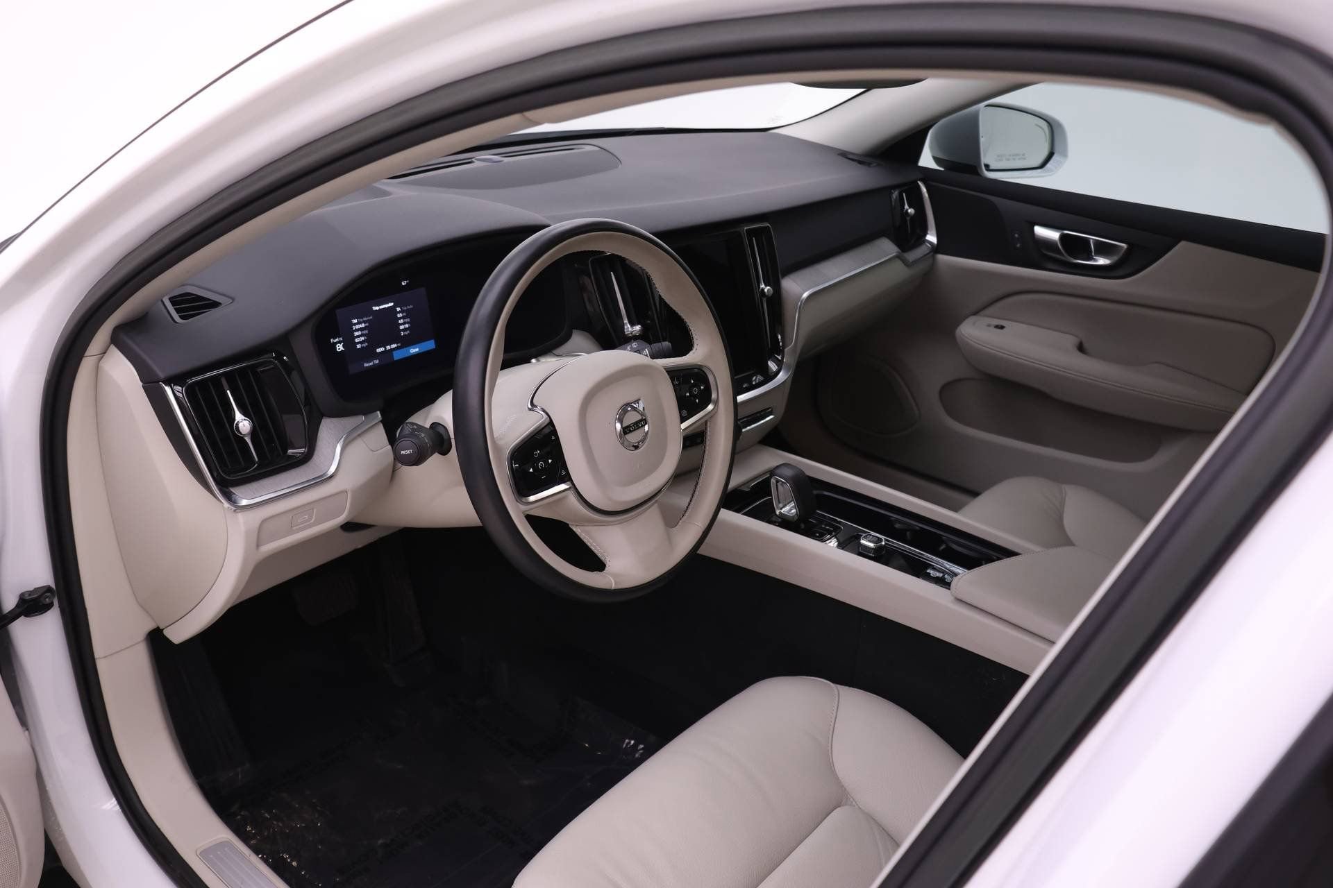 Certified 2023 Volvo V60 B5 Cross Country Plus w/ Climate Package image 6