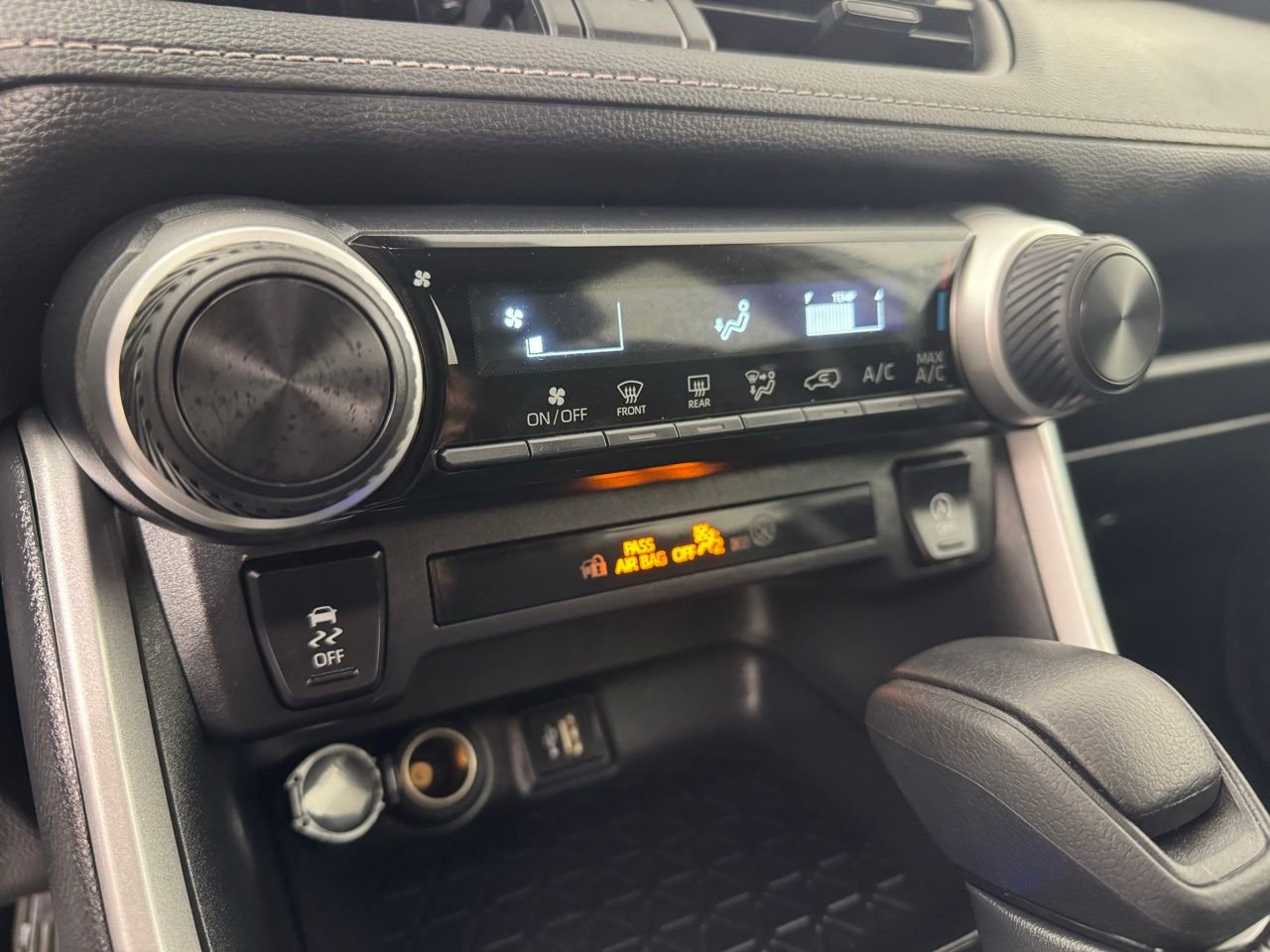 Used 2025 Toyota RAV4 LE image 20