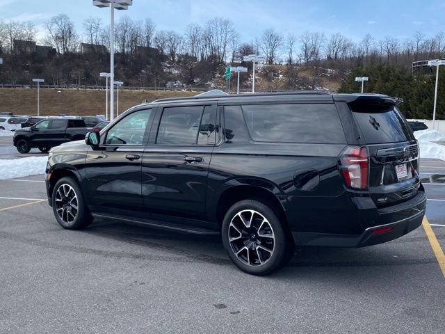 Used 2022 Chevrolet Suburban RST w/ Luxury Package AWD/4WD image 3