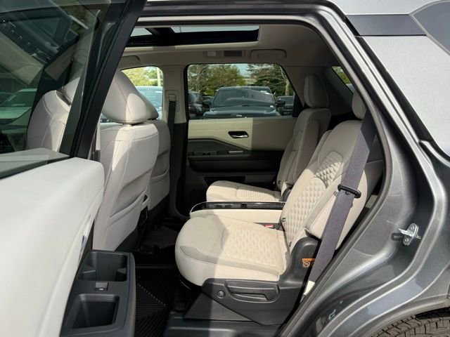 Used 2022 Nissan Pathfinder SV w/ SV Premium Package AWD/4WD image 29