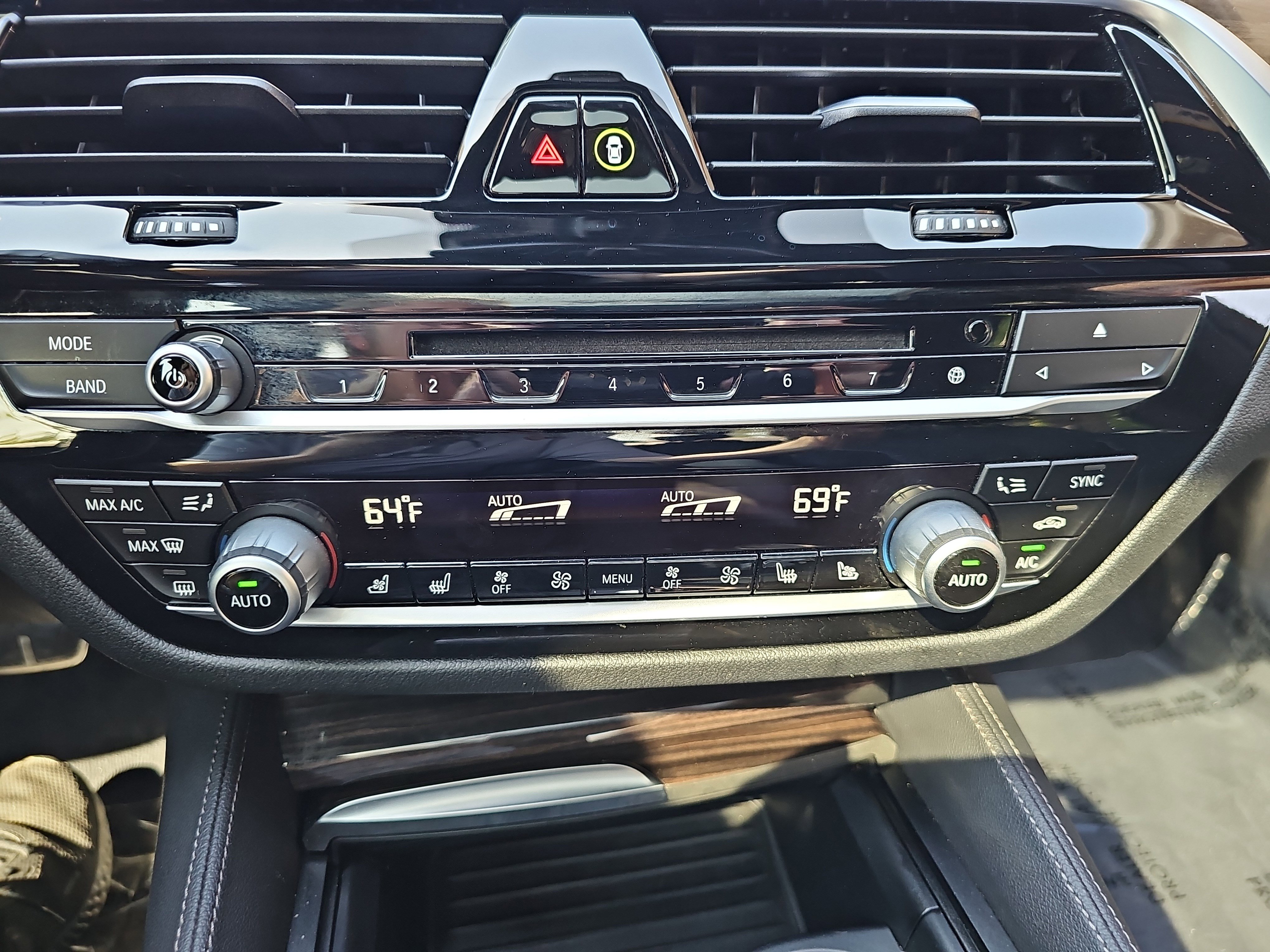 Used 2018 BMW M550i xDrive w/ Driving Assistance Package image 22