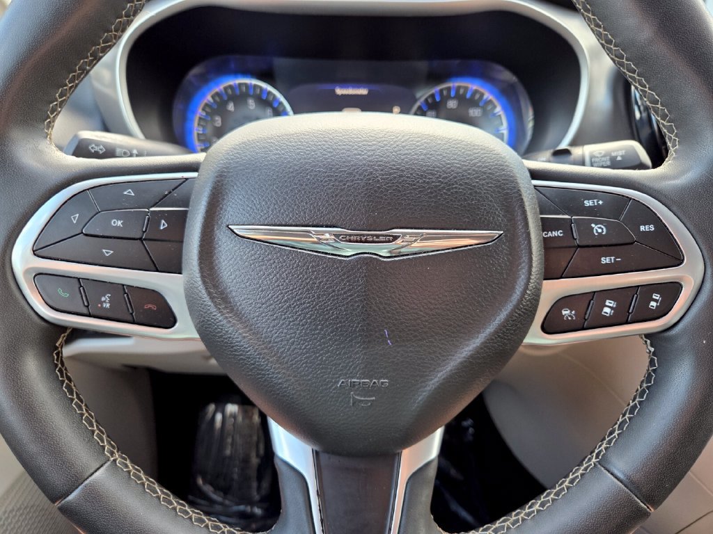 Used 2022 Chrysler Pacifica Touring-L FWD image 30