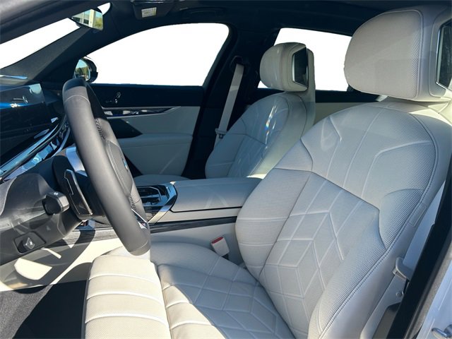 New 2026 BMW 750e xDrive image 10