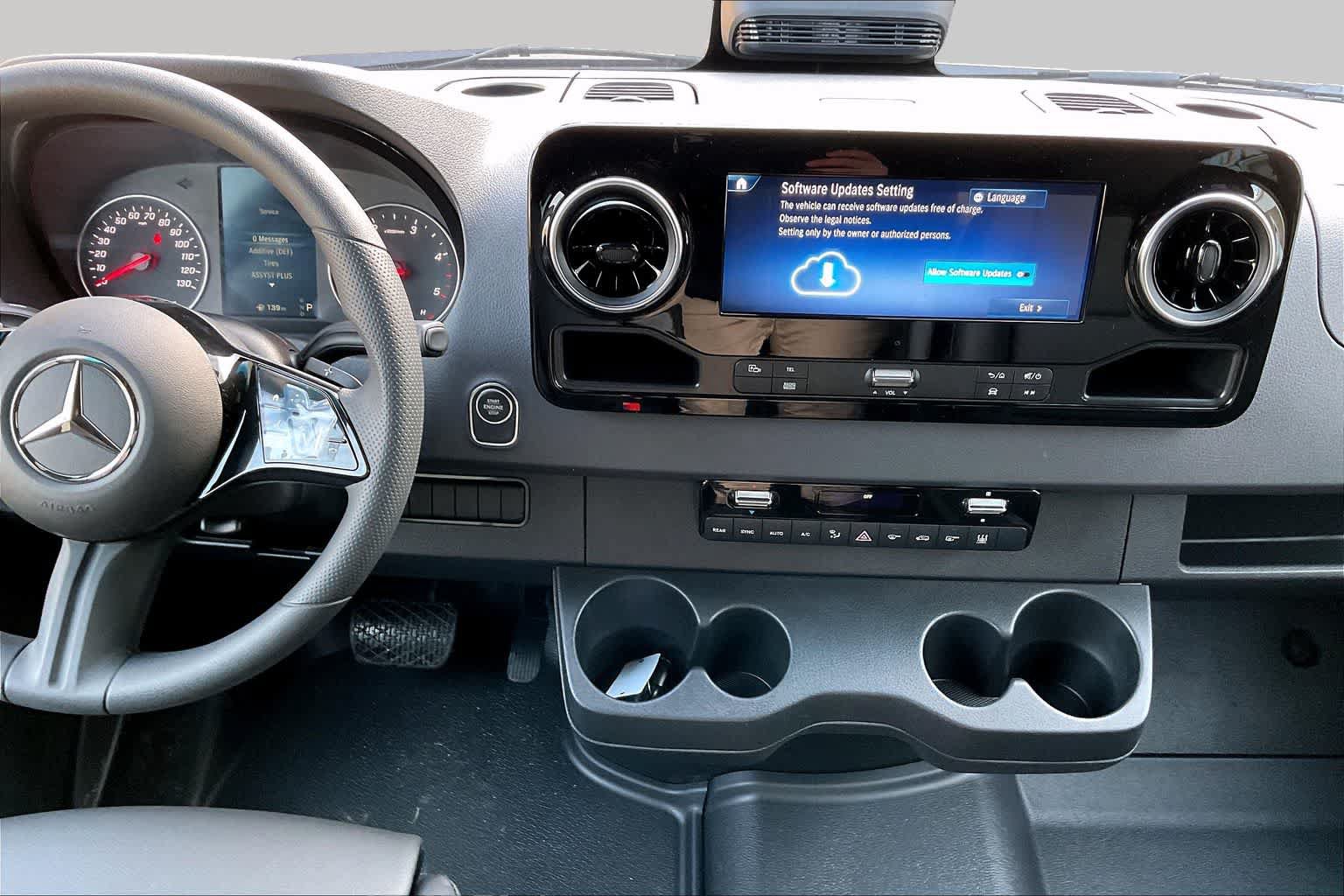 Used 2025 Mercedes-Benz Sprinter 2500 image 17