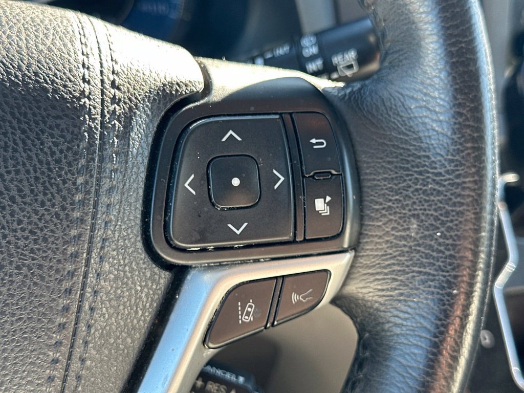 Used 2018 Toyota Sienna XLE w/ XLE Navigation Package FWD image 22